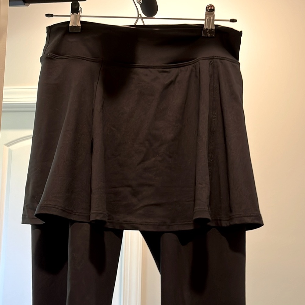 Dona Jo Tennis Pickleball Skirt with leggings. Size Large.  Worn once.